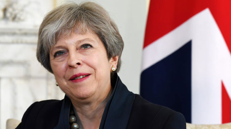 Μέι: «Ενα «Brexit χωρίς συμφωνία» δεν θα είναι «και το τέλος του κόσμου»