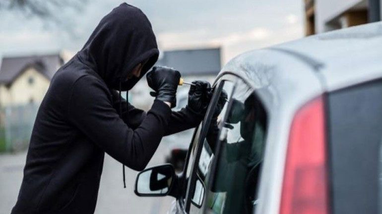 Μέγαρα: Έκλεψε αυτοκίνητο αλλά το… τράκαρε και συνελήφθη