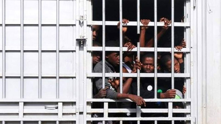 Λιβύη: Μετανάστες χωρίς τροφή και νερό σε κέντρα κράτησης στην Τρίπολη