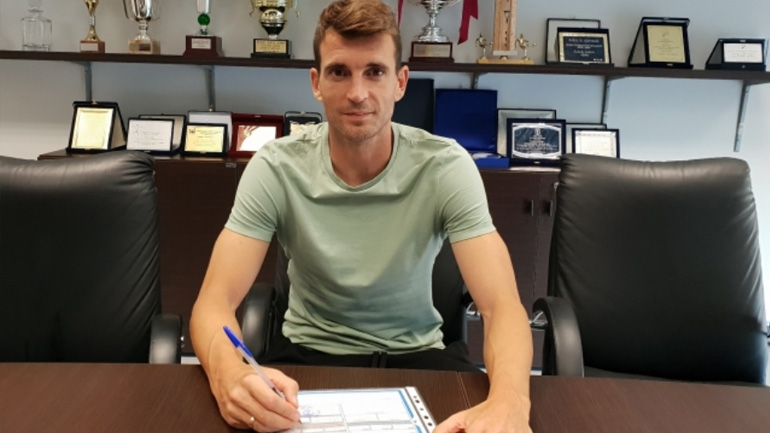 Παίκτης της Λάρισας και ο Ακόστα