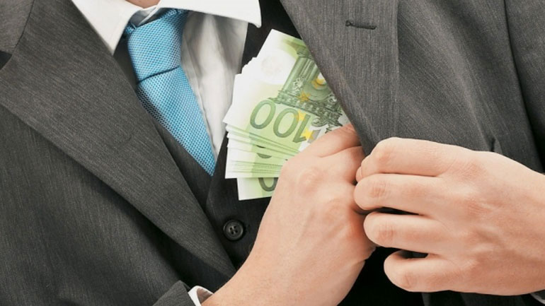 Ηλεία: Λήστεψαν 81χρονη προσποιούμενοι τους υπαλλήλους της ΔΕΗ Ηλεία: Λήστεψαν 81χρονη προσποιούμενοι τους υπαλλήλους της ΔΕΗ