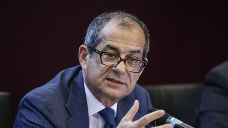 Ιταλία: Ο υπουργός Οικονομίας ανακαλεί στην τάξη τους ντι Μάιο-Σαλβίνι