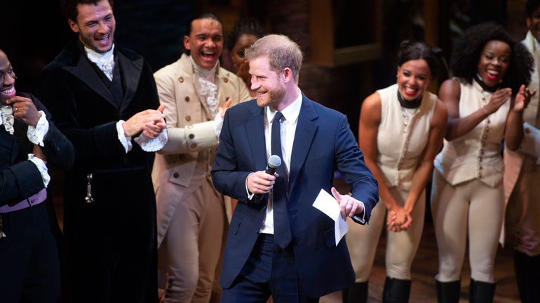 Ο πρίγκιπας Χάρι τραγούδησε  στο μιούζικαλ «Hamilton» και ο Λιλ Μάνουελ Μιράντα ενθουσιάστηκε