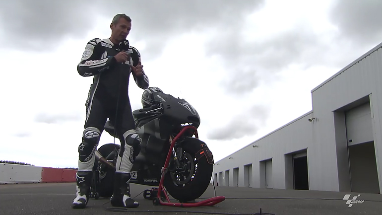 Μια βόλτα με το νέο κινητήρα της Triumph για τη Moto2 του 2019!