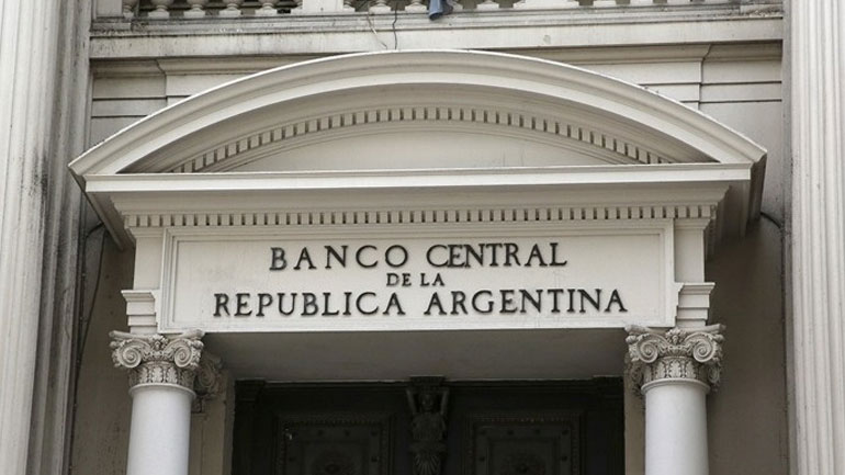 Αργεντινή: Το πέσο συνεχίζει την πτώση του, παρά την παρέμβαση της κεντρικής τράπεζας