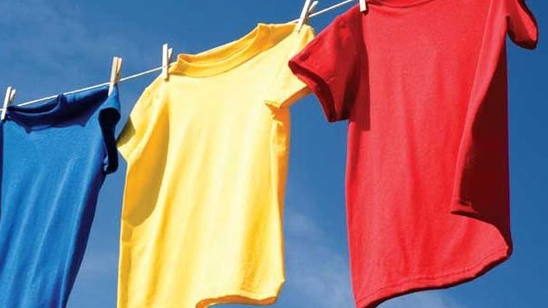 Λεκές από ιδρώτα στα ρούχα; Δείτε πώς φεύγει!