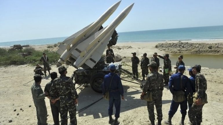 Ενίσχυση με πυραύλους, μαχητικά αεροπλάνα και υποβρύχια σχεδιάζει το Ιράν