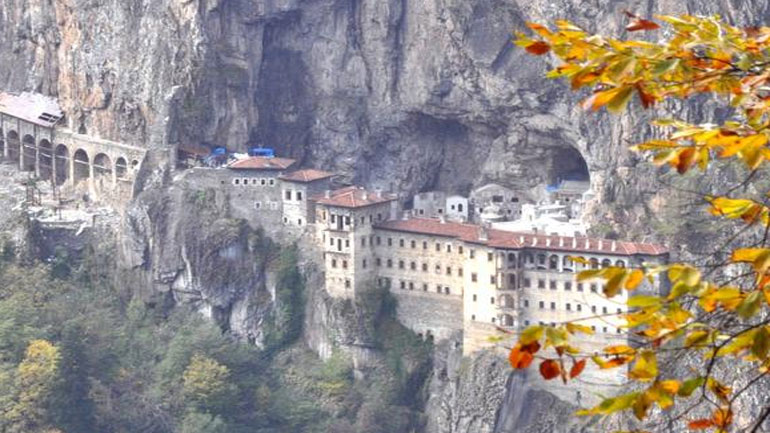 Η Μονή της Παναγίας Σουμελά άνοιξε τις πύλες της για το κοινό