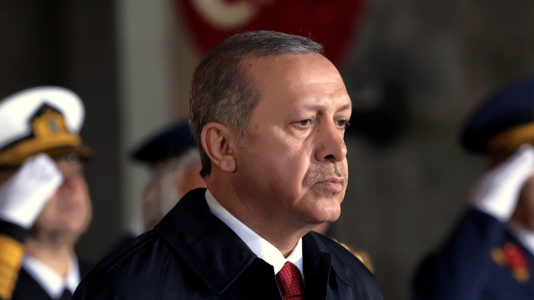 Η τουρκική οικονομία καταρρέει αλλά ο Ερντογάν επιμένει