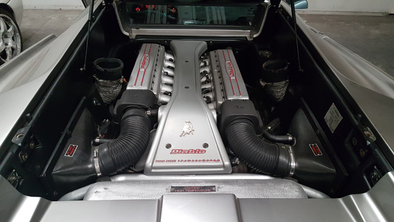 12κύλινδρο μοτέρ 5.7 λίτρων... 