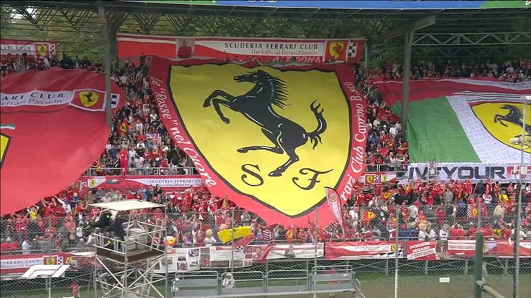 Οι τιφόζι δημιούργησαν μία φανταστική ατμόσφαιρα