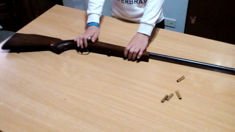 Έβαλε το φλόμπερ στο στόμα και αυτοπυροβολήθηκε