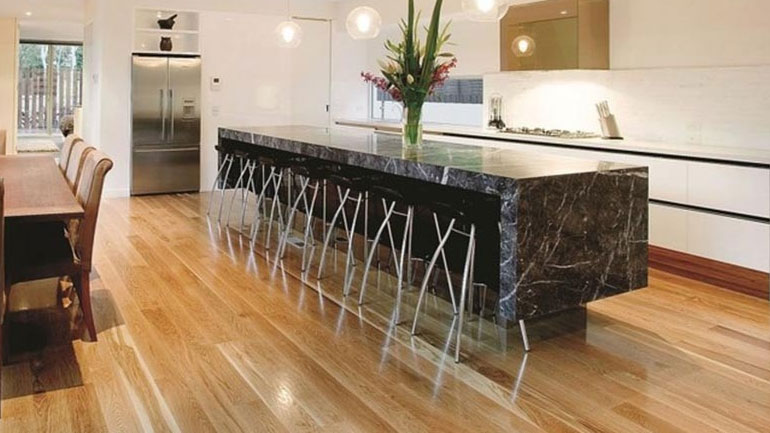 Το κόλπο για να σταματήσουν να τρίζουν τα ξύλινα πατώματα