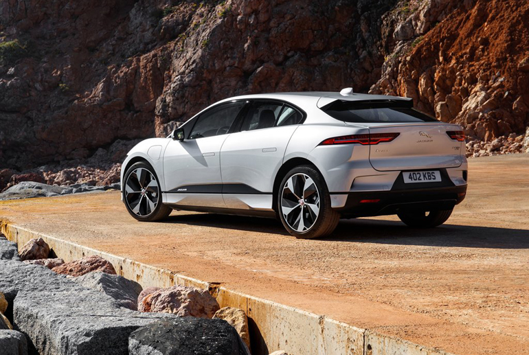 Σχεδιαστικές γραμμές που σίγουρα δεν μας έχει συνηθίσει η Jaguar..