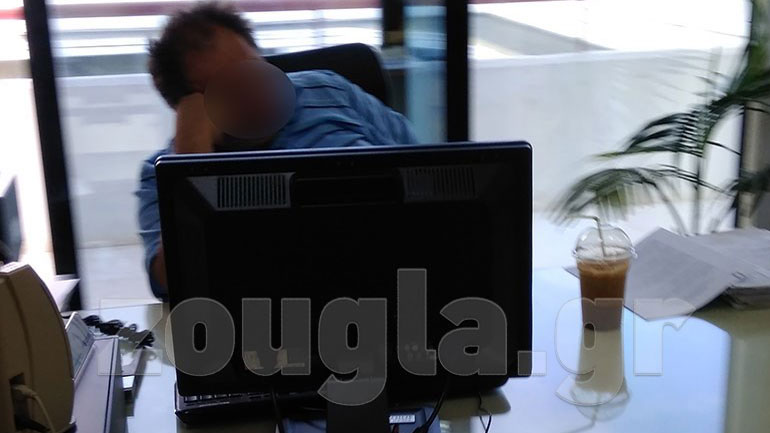 Άμεση αντίδραση της ΕΥΔΑΠ για τον κοιμώμενο υπάλληλό της