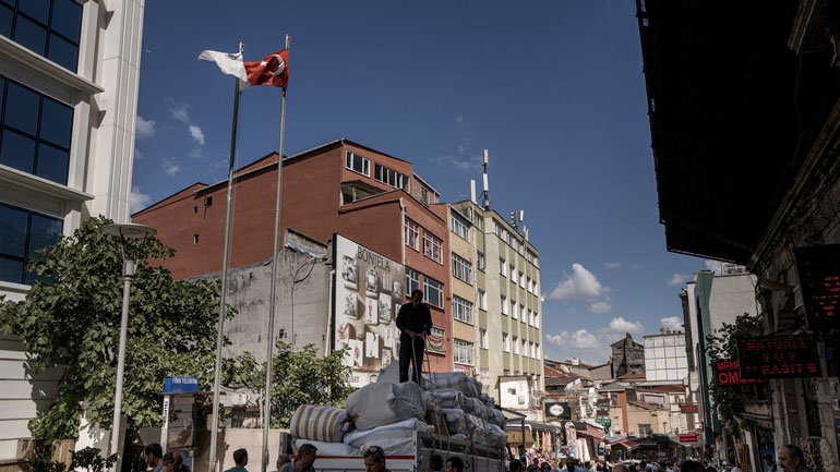 Bloomberg: Σήμερα το crash test για την τουρκική λίρα