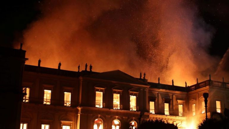 Βραζιλία: Οργή και ερωτηματικά μετά την ανυπολόγιστη καταστροφή στο Εθνικό Μουσείο του Ρίο