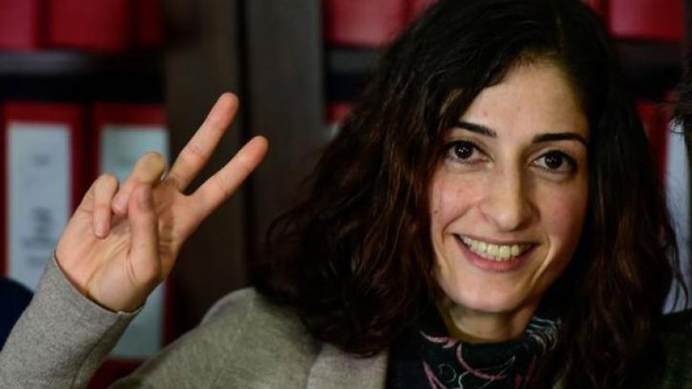 Γερμανία: Η Μεσαλέ Τόλου δηλώνει ότι την «φοβίζουν» οι διαδηλώσεις της άκρας δεξιάς