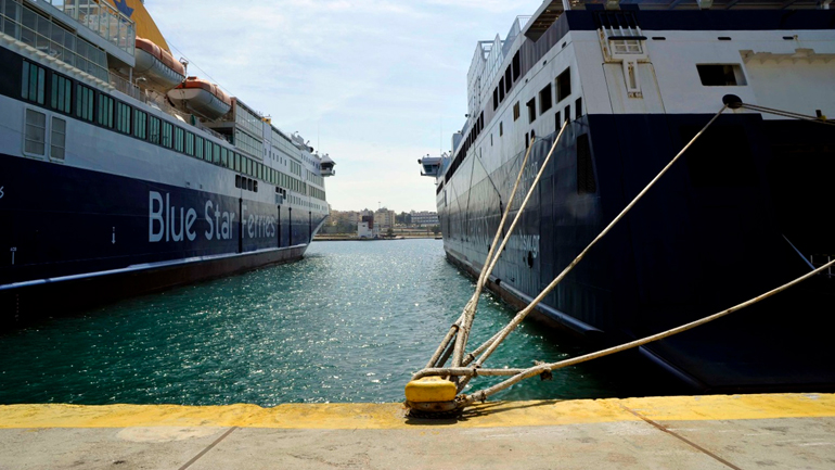 Μπλόκο στα λιμάνια με την απεργία της ΠΝΟ
