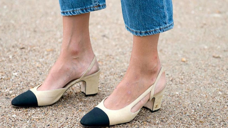 Με αυτά τα παπούτσια συνδυάζουν τα τζιν τους οι fashionistas!