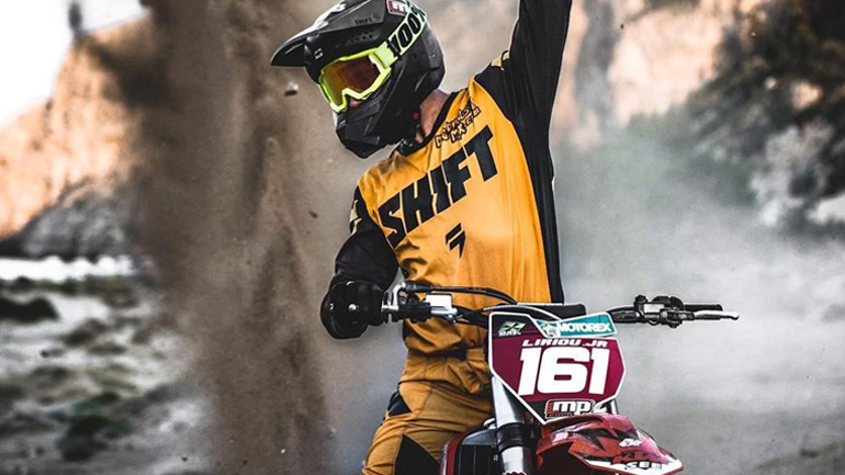 Ο Νίκος Λυρίου scrub-άρει