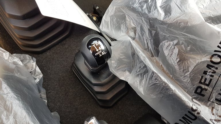 Ο έξτρα λεβιές με τον οποίο ρυθμίζεις την τετρακίνηση