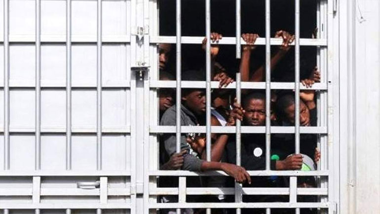 Λιβύη: Εκατοντάδες μετανάστες διέφυγαν από κέντρο κράτησης στην Τρίπολη