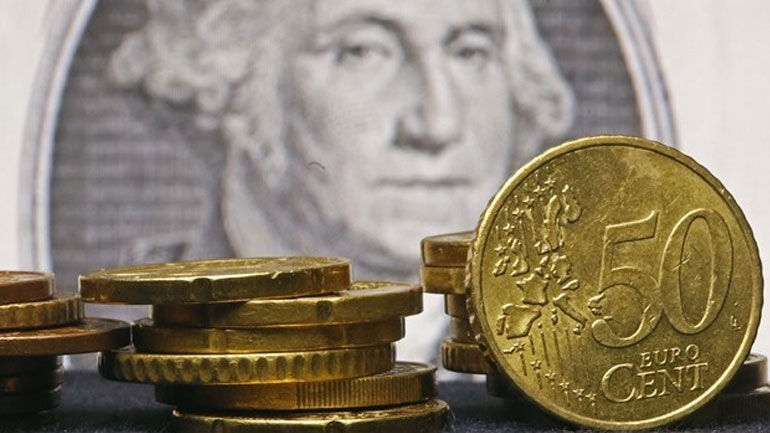 Yποχώρηση για το ευρώ στην αγορά συναλλάγματος