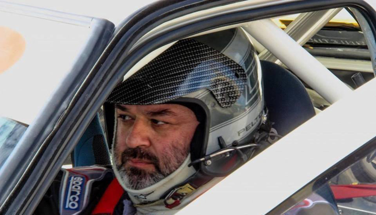 Οι φίλαθλοι αποθεώνουν σε κάθε αγώνα τον Μάριο Ηλιόπουλο και αυτός με τη σειρά του, τους το ανταποδίδει... 