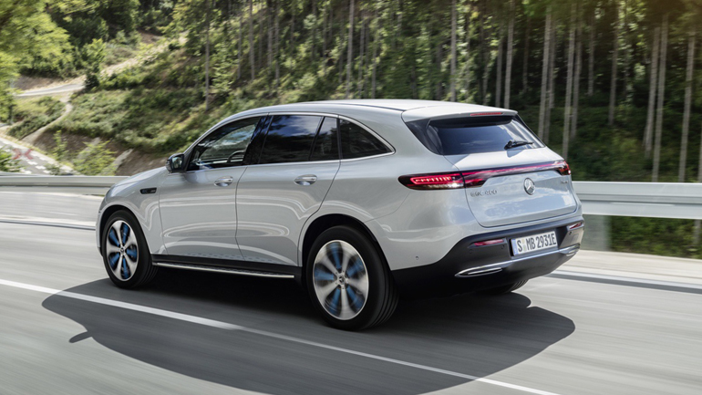 Το βάρος ανέρχεται στα 2.425 κιλά χωρίς επιβάτες