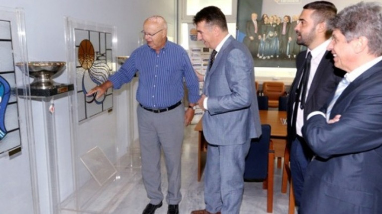 Συνάντηση Βασιλακόπουλου με τον Πρέσβη της Σερβίας Συνάντηση Βασιλακόπουλου με τον Πρέσβη της Σερβίας