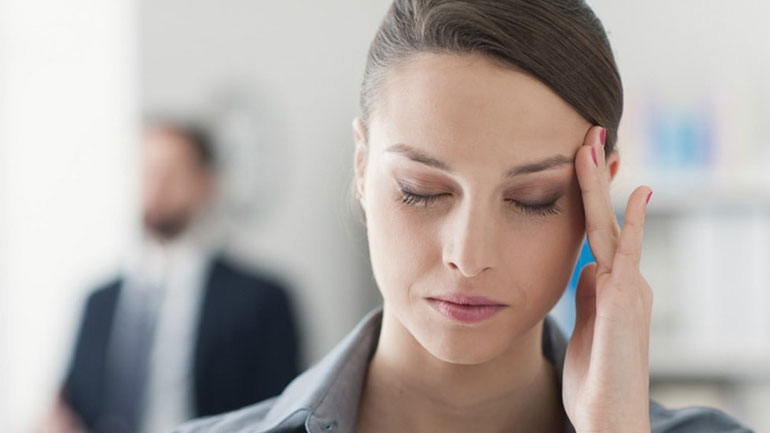 Συνηθισμένες καθημερινές συνήθειες που ευθύνονται για τους πονοκεφάλους σου