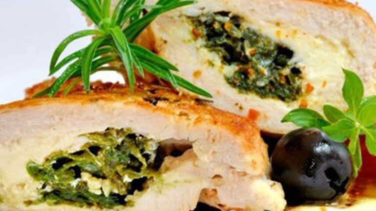 Ρολάκια κοτόπουλου με σπανάκι και τυρί