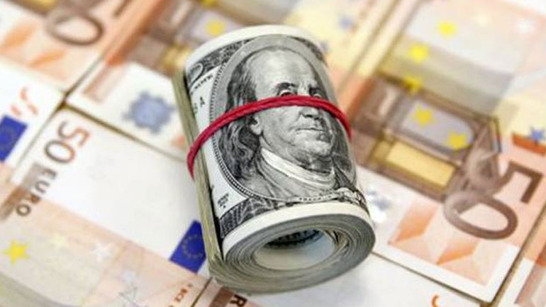 Eνισχύεται οριακά το ευρώ