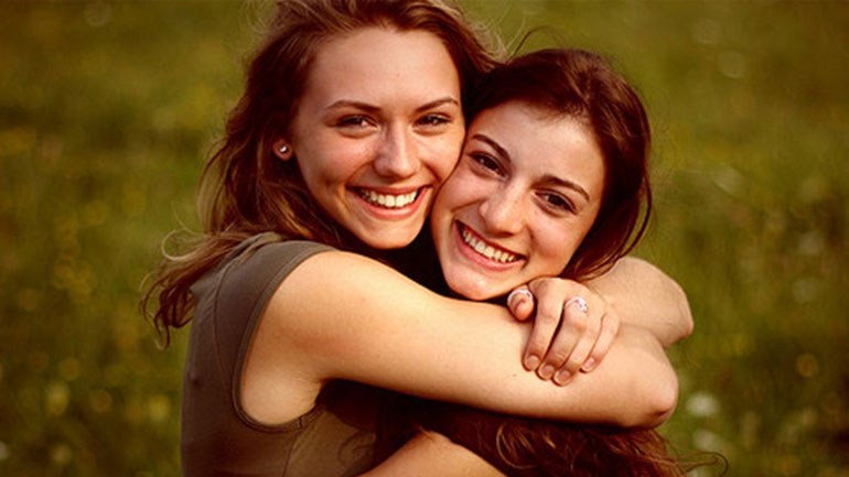 Τέσσερις λόγοι για τους οποίους η αδελφή σου είναι ξεχωριστή για εσένα