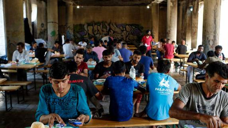 Ισπανία: Πλήρη πρόσβαση στο δημόσιο σύστημα υγείας θα έχουν στο εξής οι παράτυποι μετανάστες