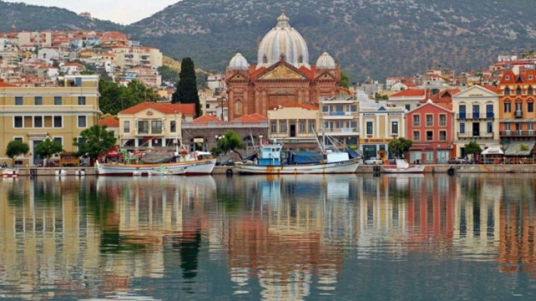 Μυτιλήνη: Επίθεση σε εννιάχρονη που την πέρασαν για προσφυγοπούλα επειδή φορούσε μαντήλι