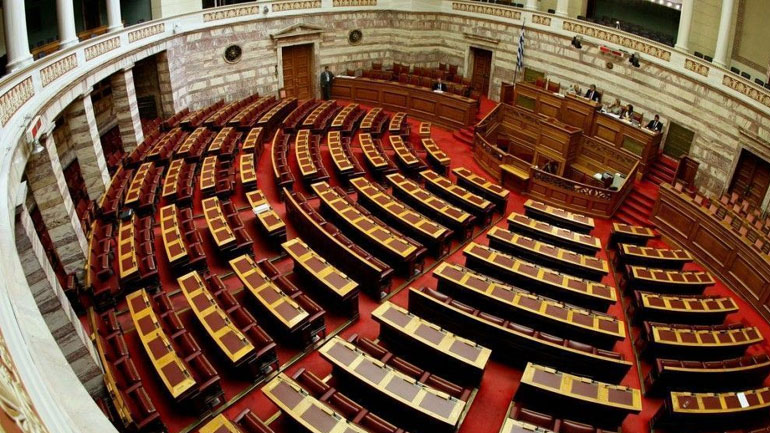 Στη Βουλή η μήνυση κατά Σκουρλέτη-Τόσκα για την τραγωδία στο Μάτι