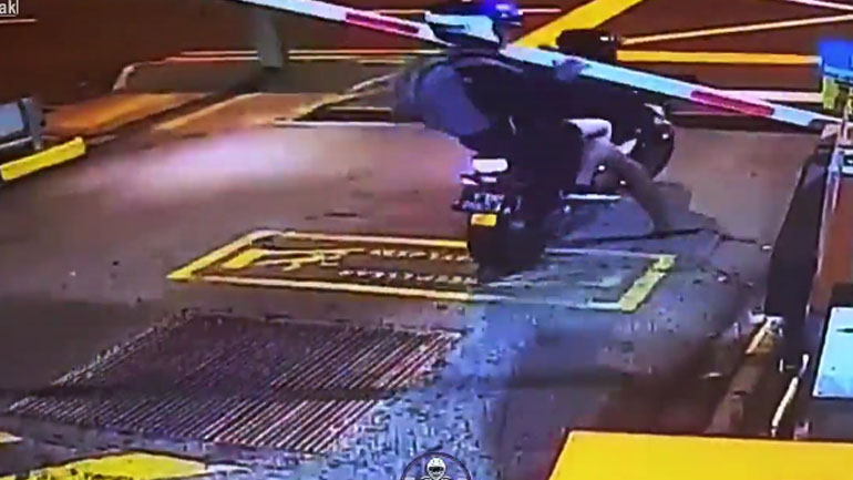 Η εκδίκηση της μπάρας!