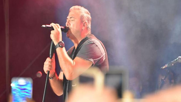 Αντώνης Ρέμος: «Μάγεψε» στη Λάρισα με την Νατάσα Θεοδωρίδου και την Έλενα Παπαρίζου