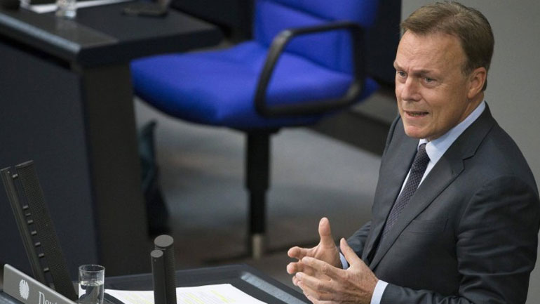 Τις σφοδρές επικρίσεις του Όπερμαν προκάλεσαν οι δηλώσεις Ζέεχοφερ για τη μετανάστευση