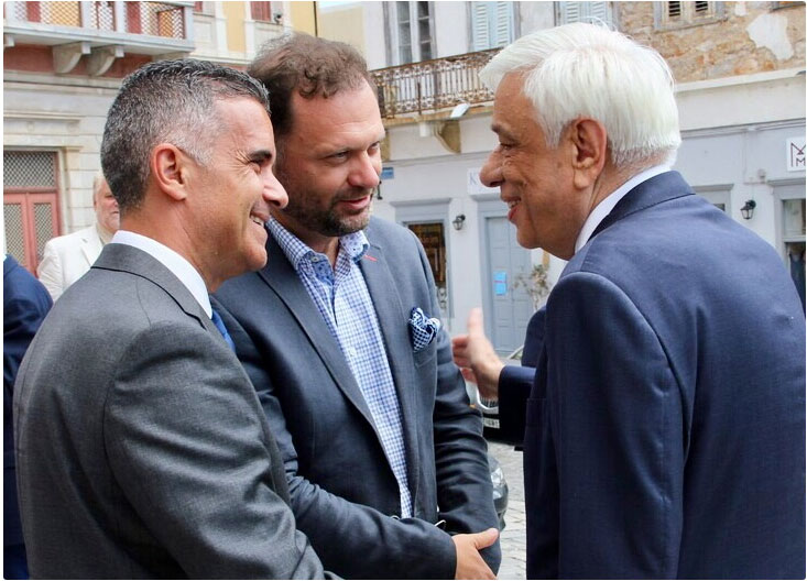 Ο πρόεδρος της εταιρείας κ. Πάνος Ξενοκώστας με τον Πρόεδρο της Δημοκρατίας κατά την διάρκεια πρόσφατης επίσκεψής τους στην Σύρο.
