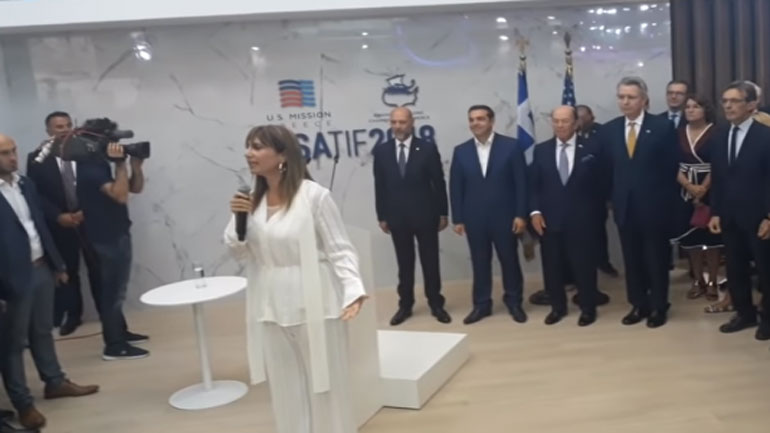 ΔΕΘ: Η Αναστασία Ζαννή ερμήνευσε τους εθνικούς ύμνους ΗΠΑ – Ελλάδας ΔΕΘ: Η Αναστασία Ζαννή ερμήνευσε τους εθνικούς ύμνους ΗΠΑ – Ελλάδας