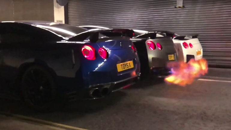Πώς ακούγονται τρία GT-R όταν βγάζουν… φωτιές;