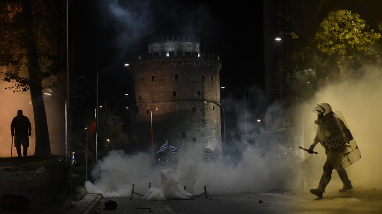 Εγκαίνια με διαδηλώσεις, δακρυγόνα και… εξαγγελίες στη ΔΕΘ