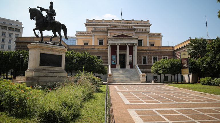 Συνελήφθησαν οι γυναίκες που ράντιζαν με υγρό εκθέματα σε μουσεία