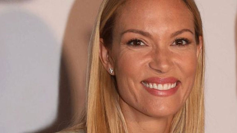 Βίκυ Καγιά: Φωτογραφίζεται με μαγιό χωρίς ρετούς!