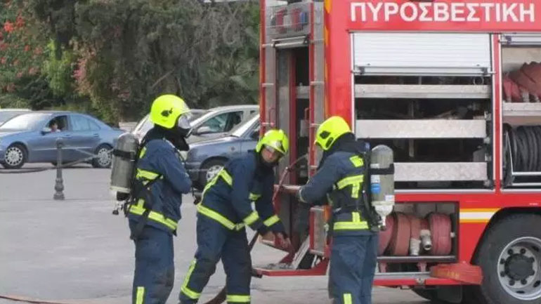 Φωτιά ξέσπασε σε διαμέρισμα στη Λάρισα