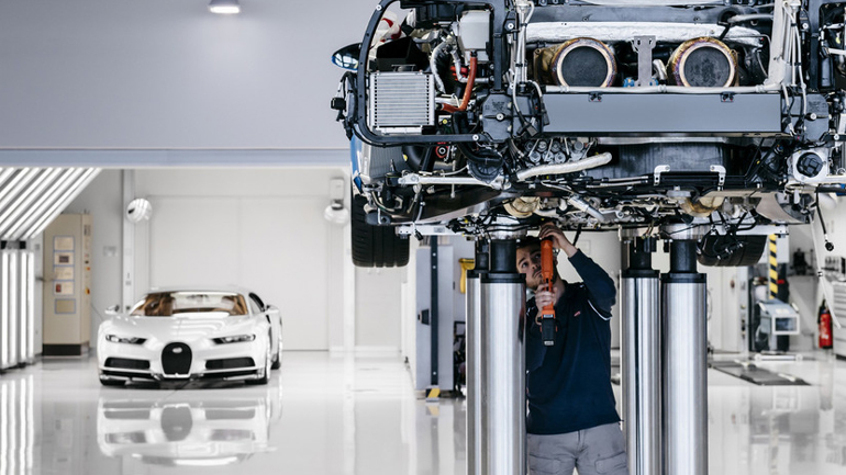 Η Bugatti ανεβαίνει πάνω από τους 1.500 ίππους