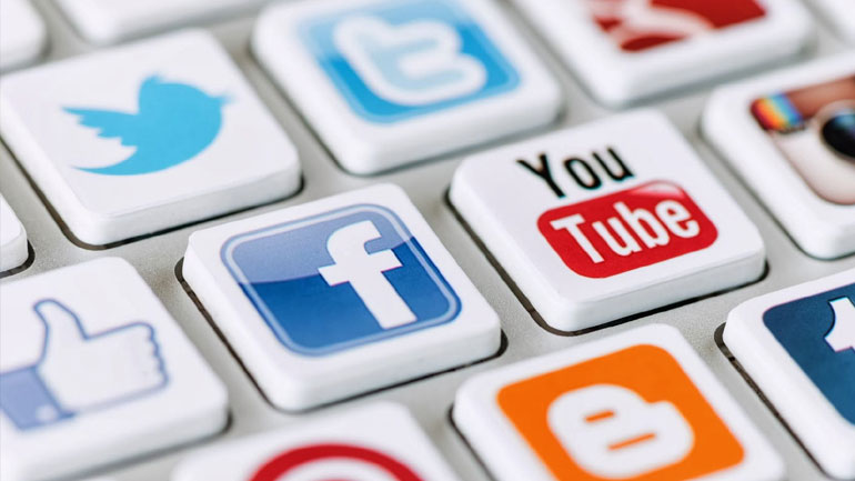 Έρευνα: Παρά τα fake news οι Αμερικανοί επιλέγουν να ενημερώνονται από τα μέσα κοινωνικής δικτύωσης